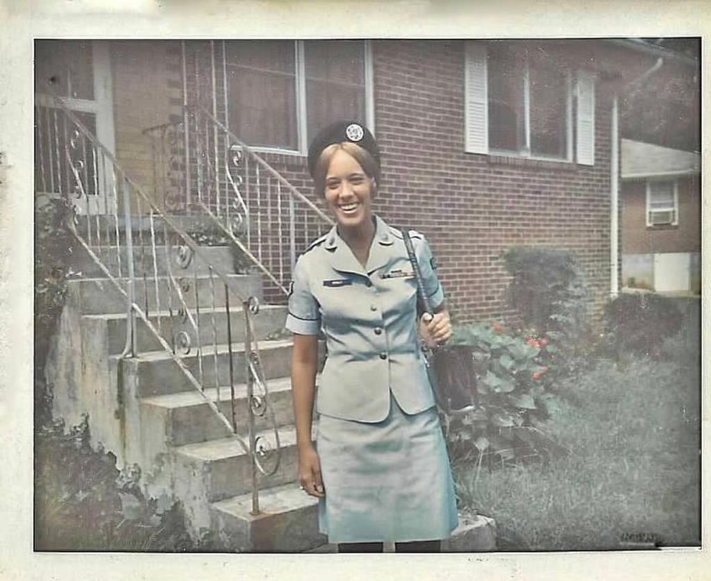 587th Signal Company Insignia